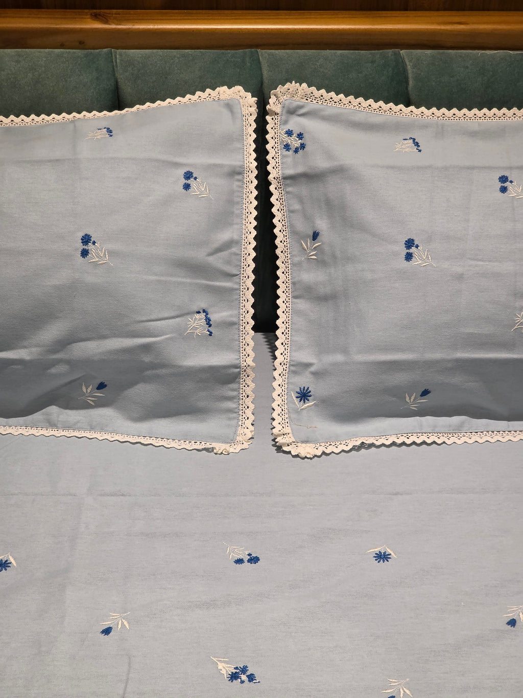 King Size Embroidered Lace Bedsheet Set