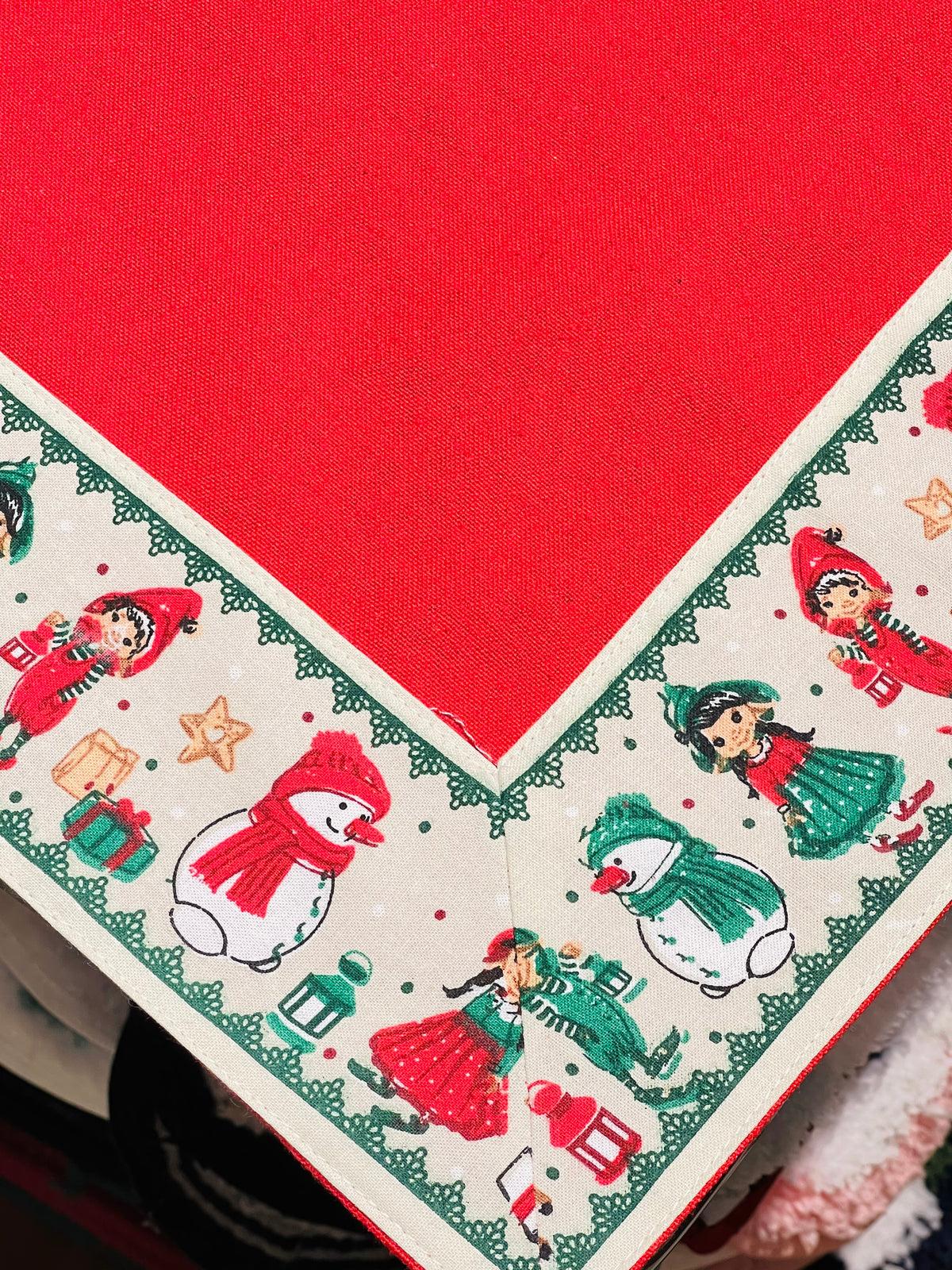 XMAS THEME 6 SEATER TABLE CLOTH