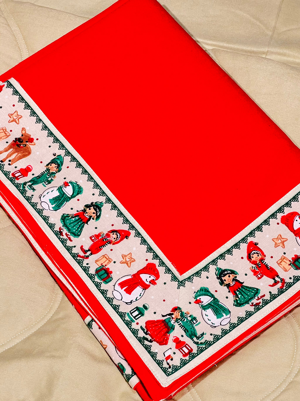 XMAS THEME 6 SEATER TABLE CLOTH