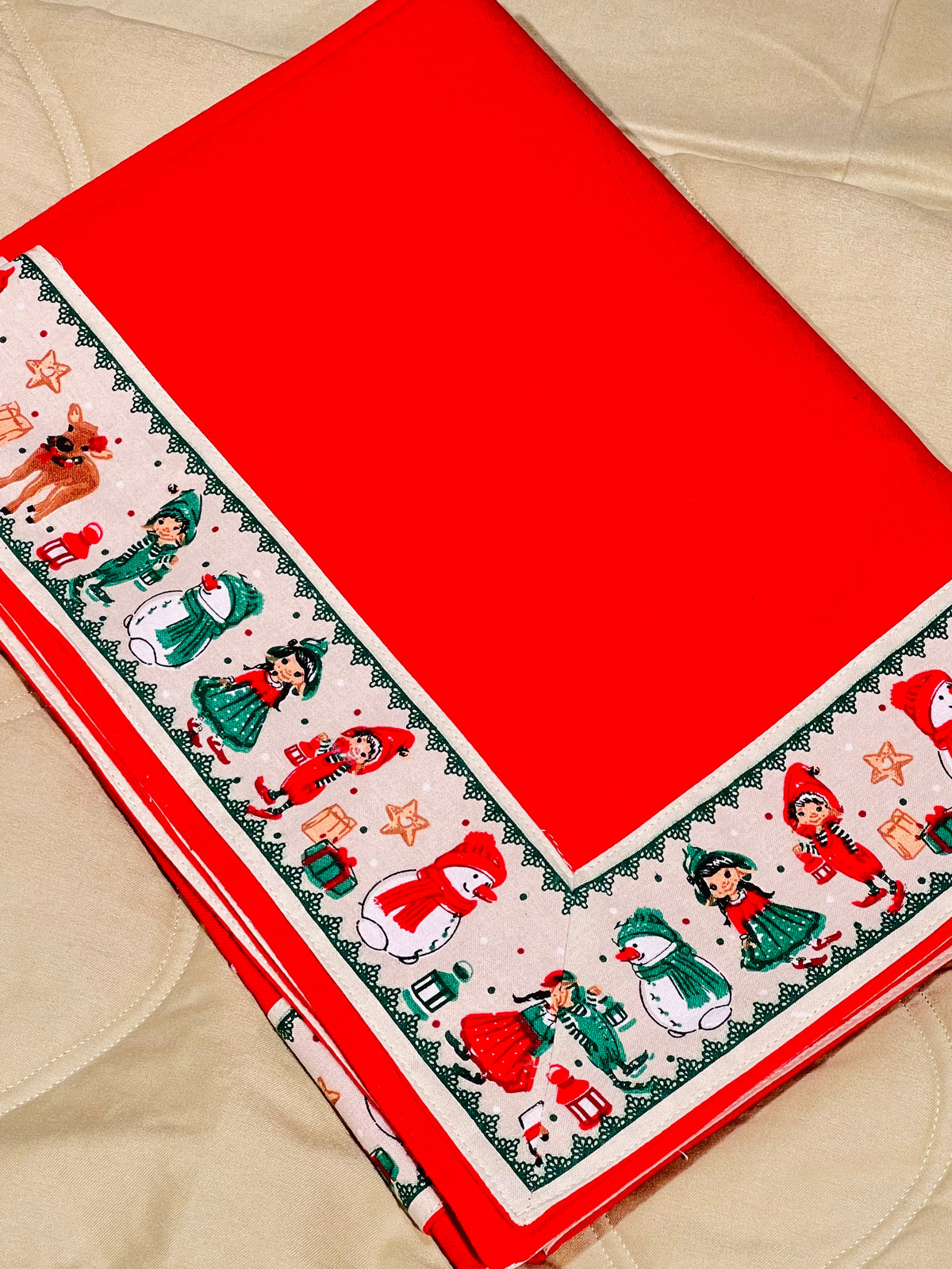 XMAS THEME 6 SEATER TABLE CLOTH