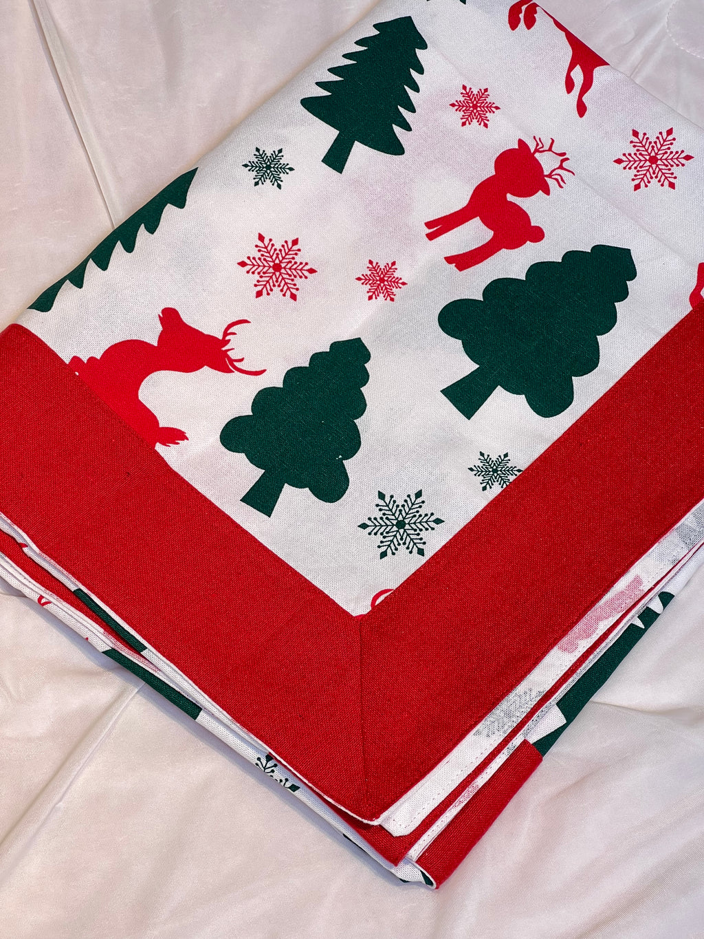 XMAS THEME 6 SEATER TABLE CLOTH
