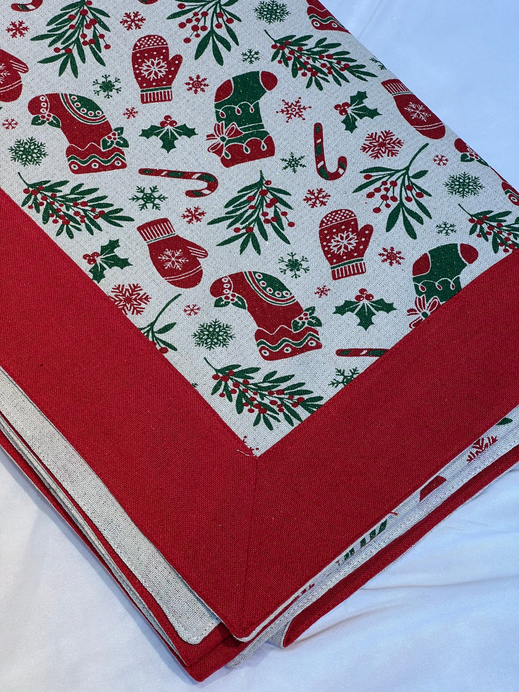 XMAS THEME 6 SEATER TABLE CLOTH