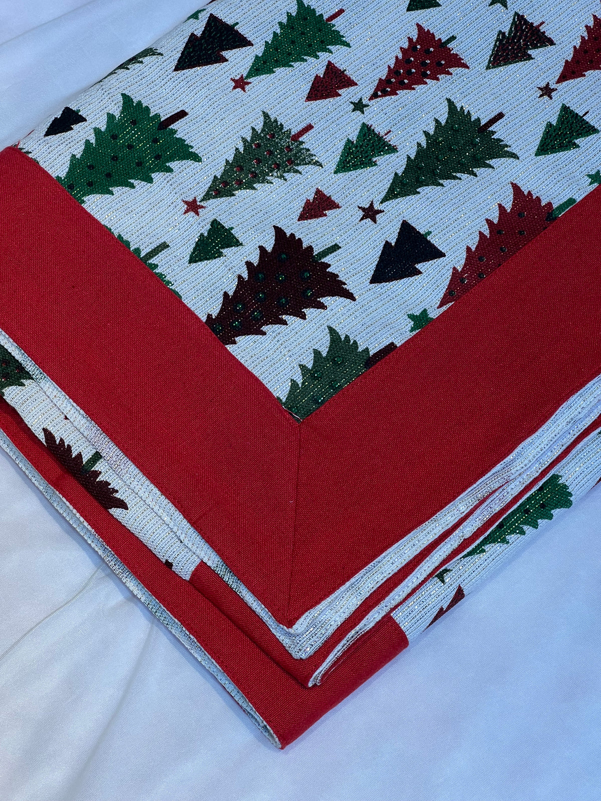 XMAS THEME 6 SEATER TABLE CLOTH