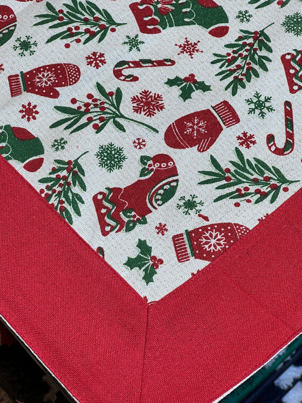 XMAS THEME 6 SEATER TABLE CLOTH