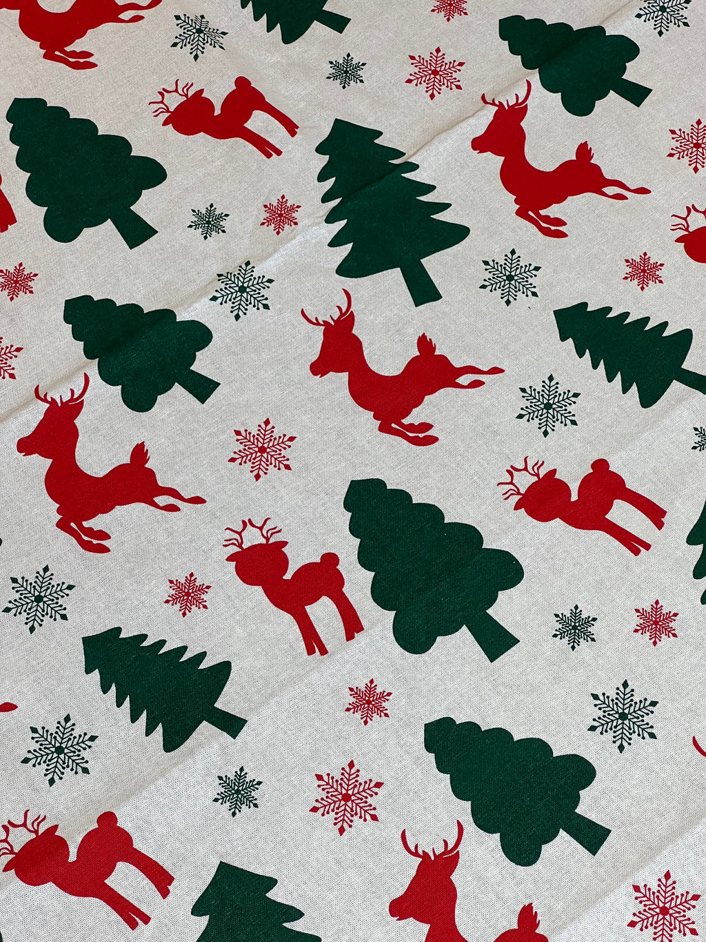XMAS THEME 6 SEATER TABLE CLOTH