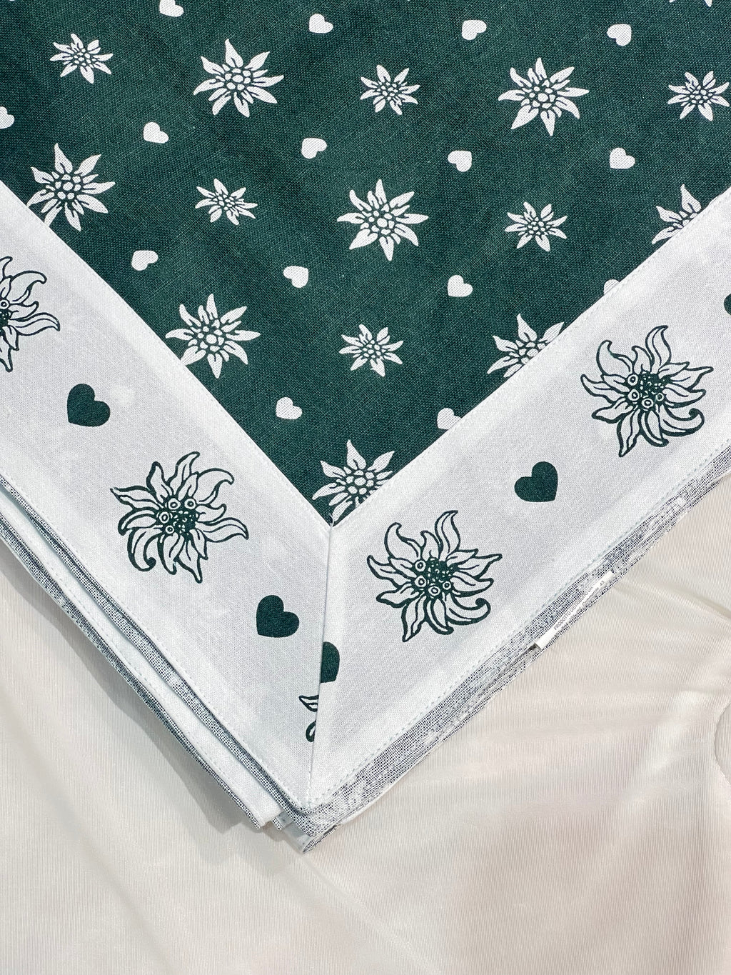 XMAS THEME 4  SEATER TABLE CLOTH