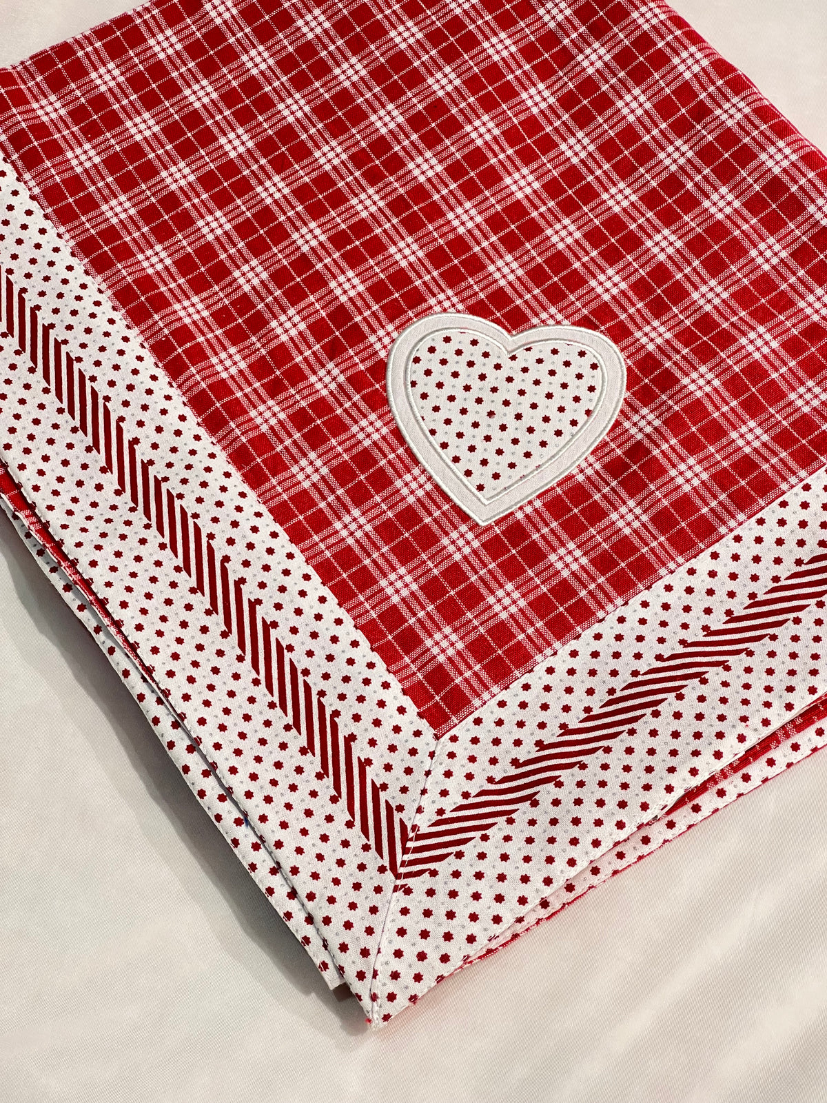 XMAS THEME 4 SEATER TABLE CLOTH