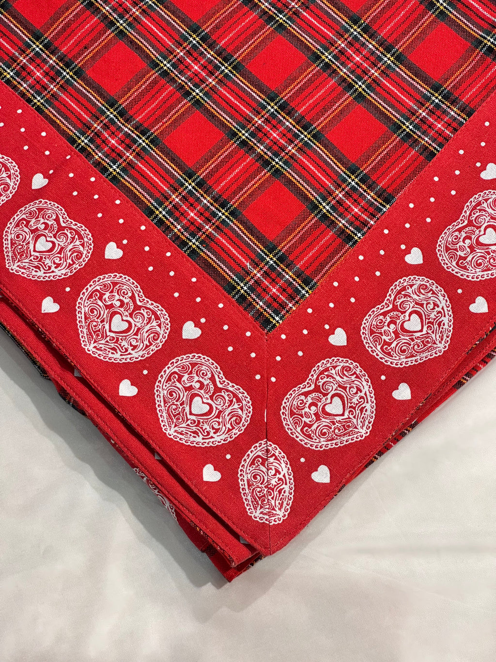 XMAS THEME 4 SEATER TABLE CLOTH