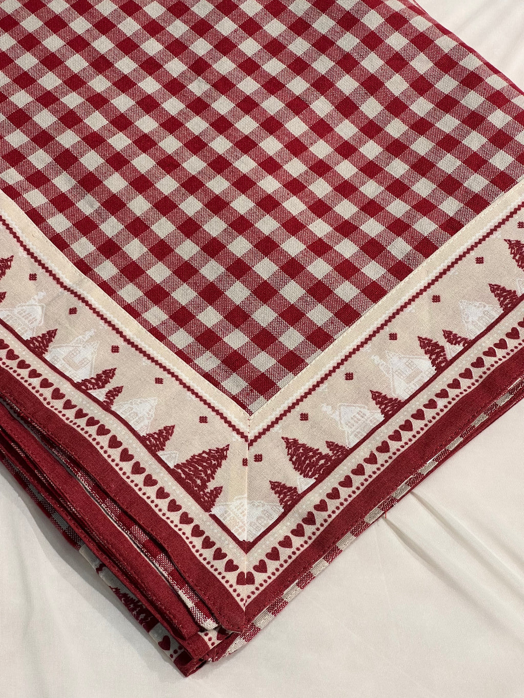 XMAS THEME 4 SEATER TABLE CLOTH