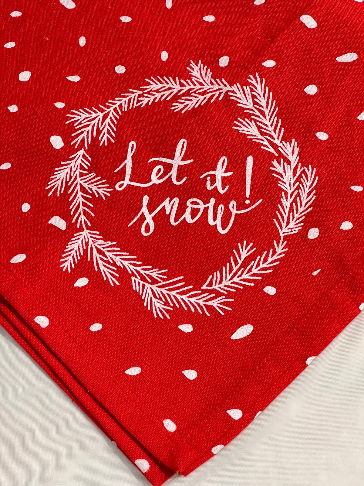 XMAS THEME 4  SEATER TABLE CLOTH