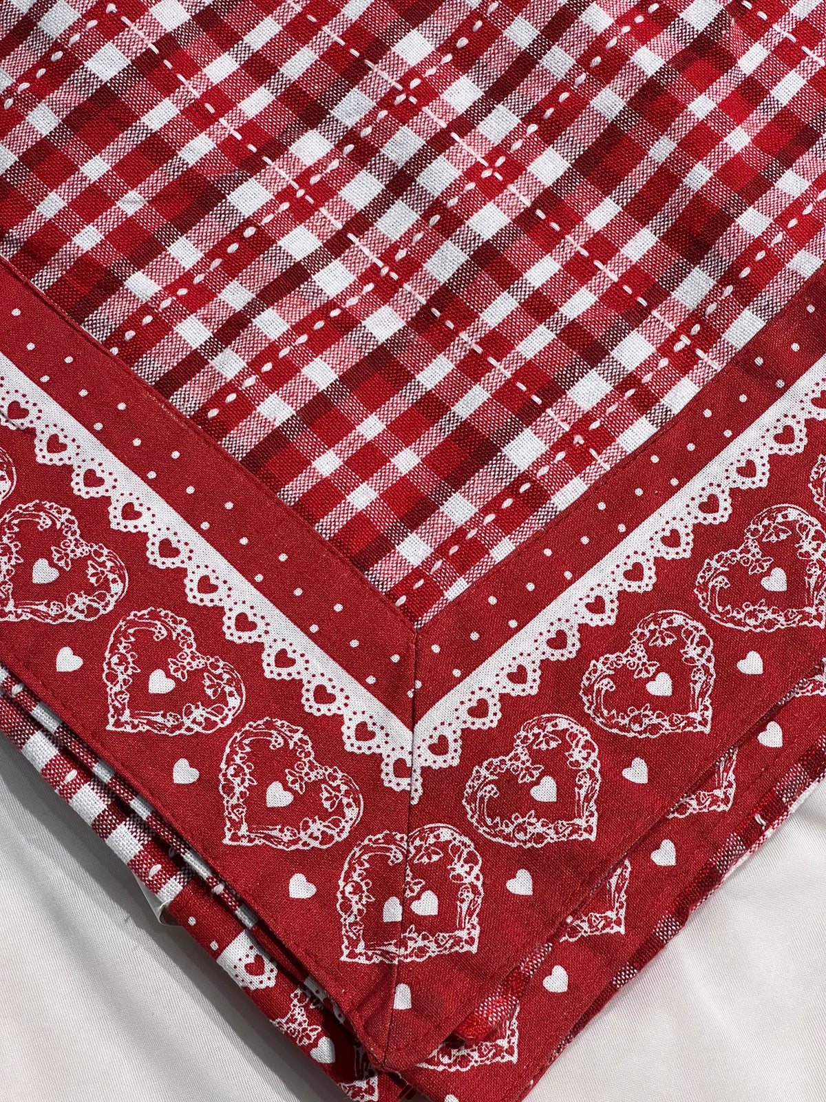 XMAS THEME 4  SEATER TABLE CLOTH