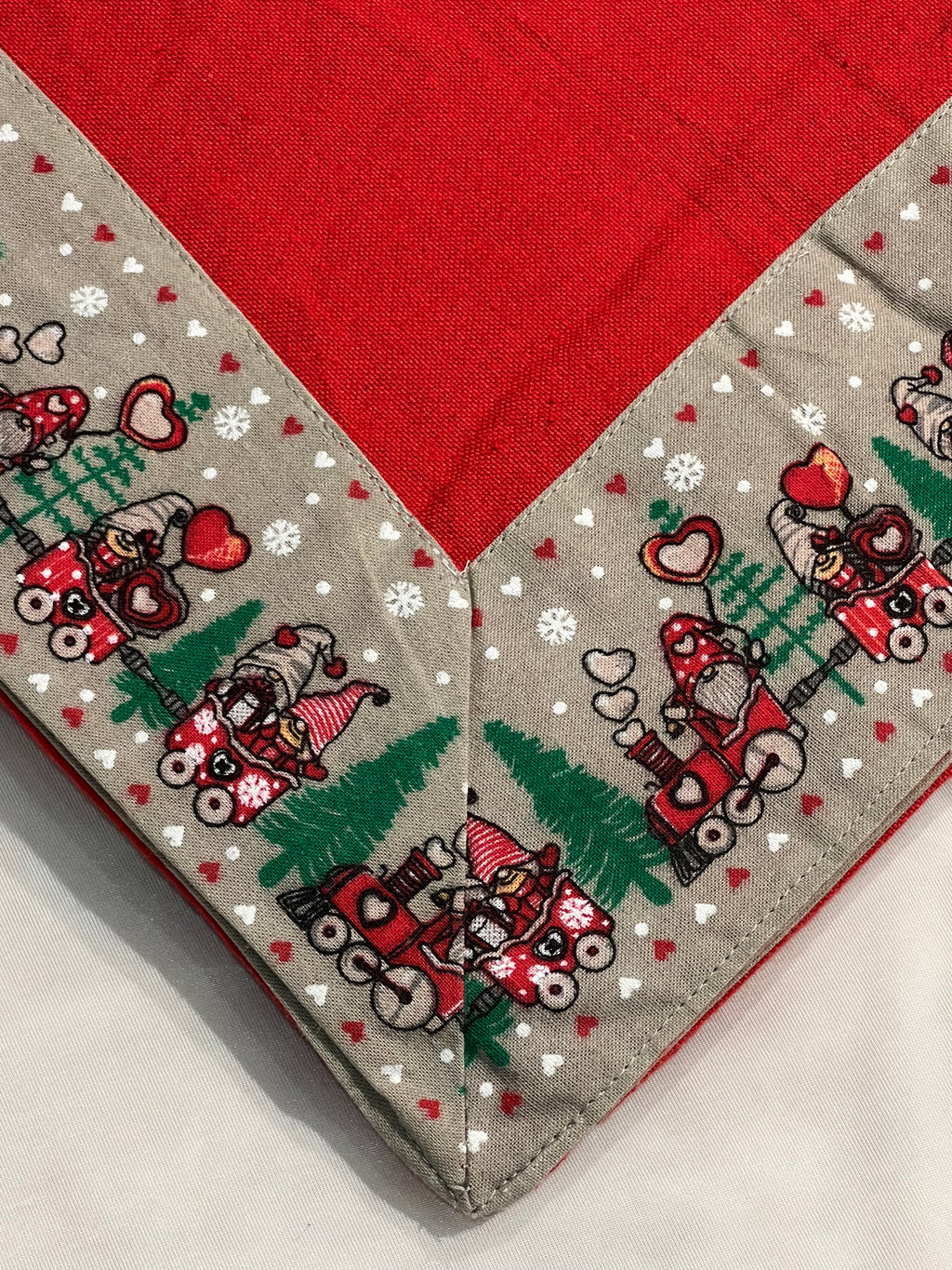 XMAS THEME 4 SEATER TABLE CLOTH