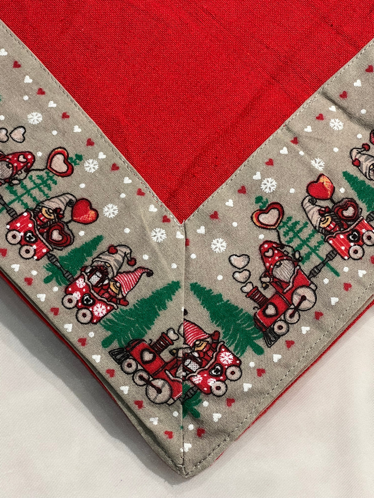 XMAS THEME 4 SEATER TABLE CLOTH