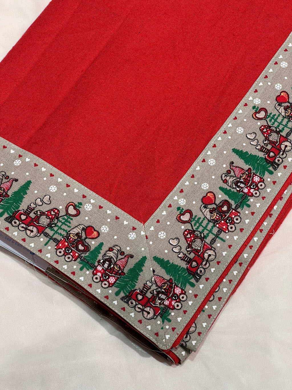 XMAS THEME 6 SEATER TABLE CLOTH