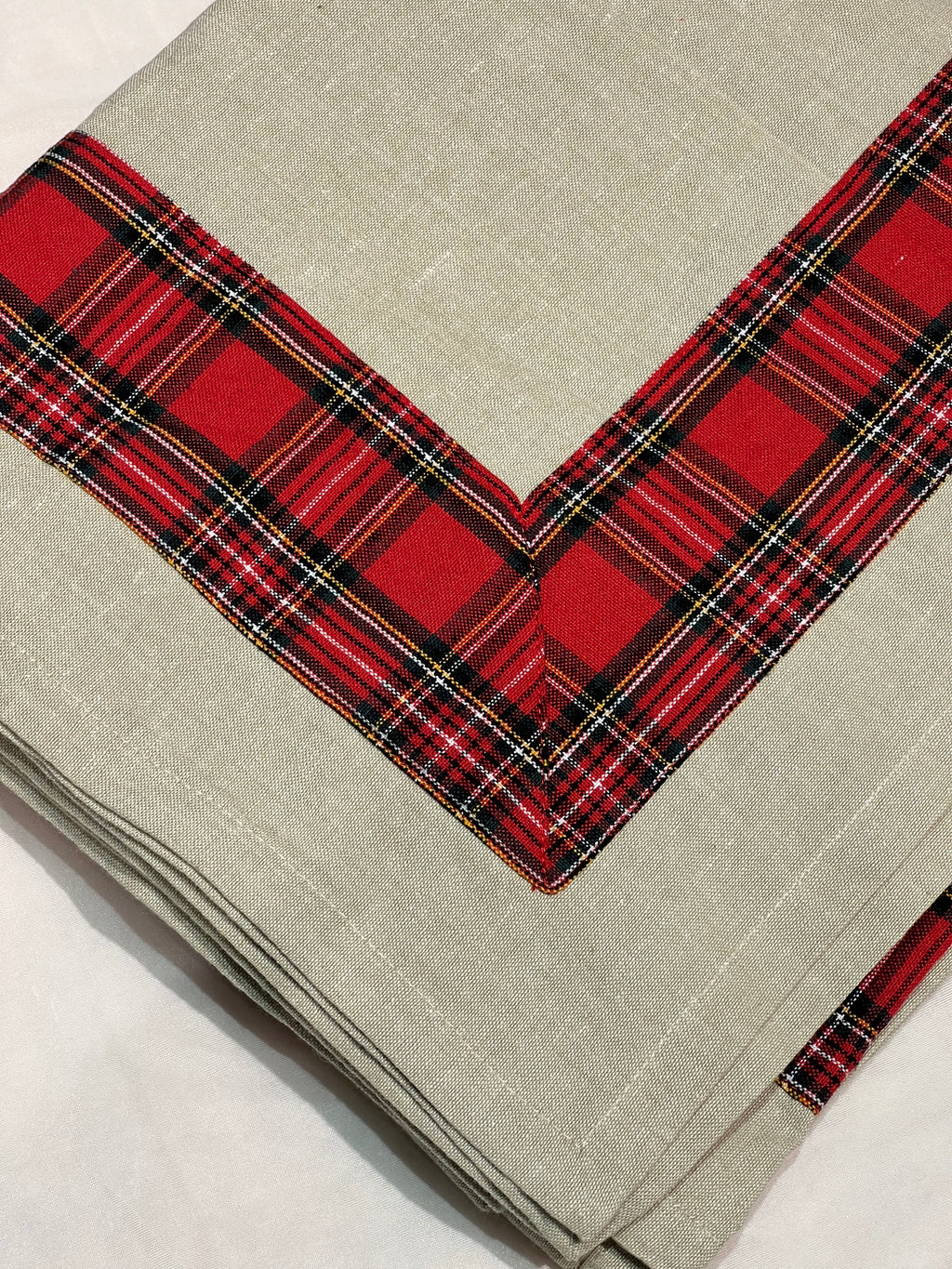 XMAS THEME 6 SEATER TABLE CLOTH