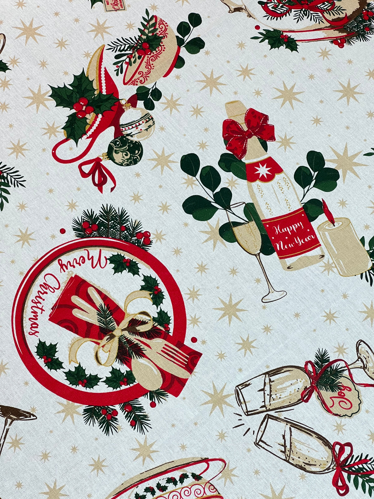 XMAS THEME 6 SEATER TABLE CLOTH