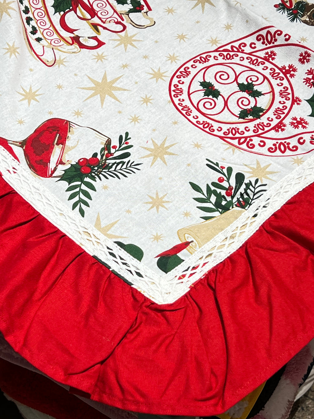 XMAS THEME 6 SEATER TABLE CLOTH