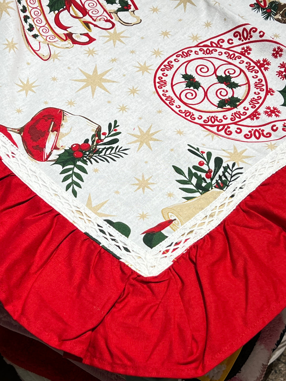 XMAS THEME 6 SEATER TABLE CLOTH