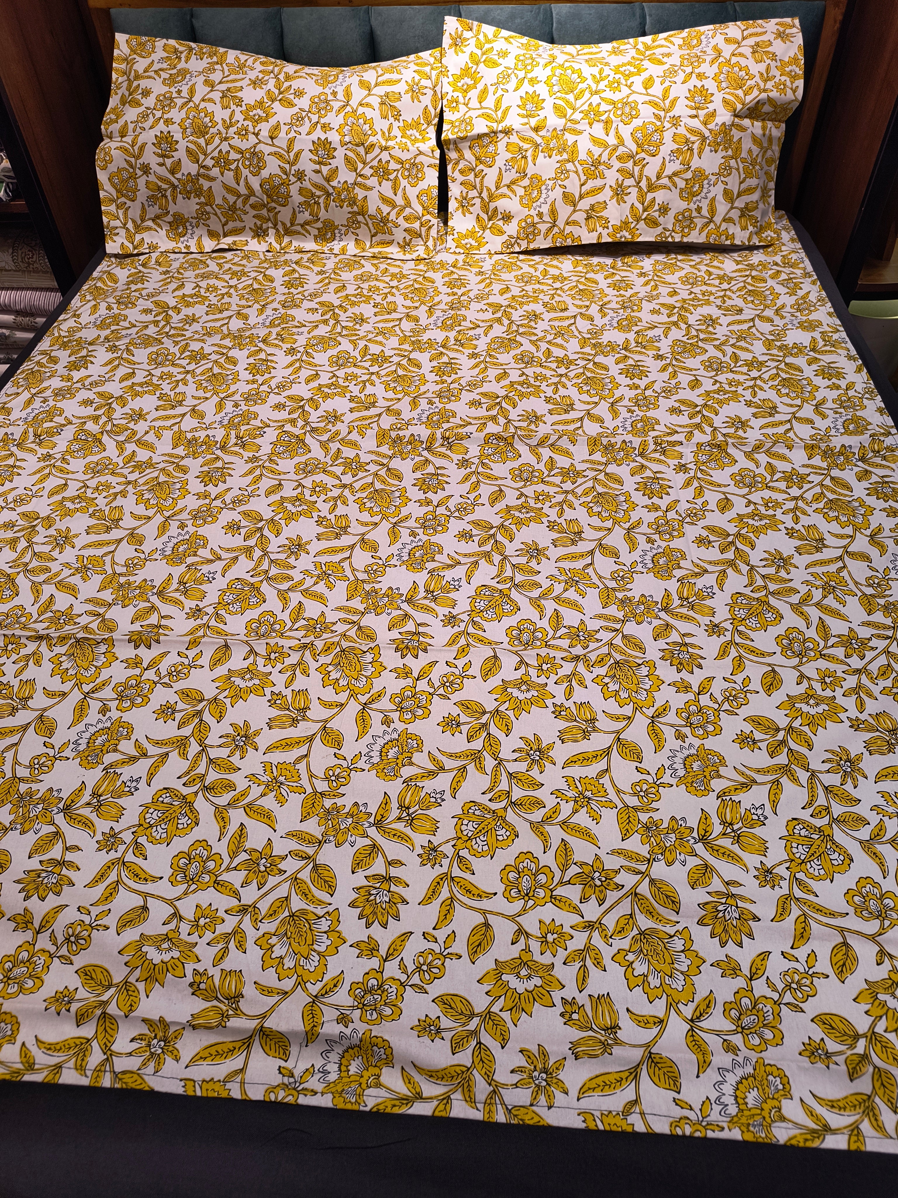 Queen Border Bedsheet Set