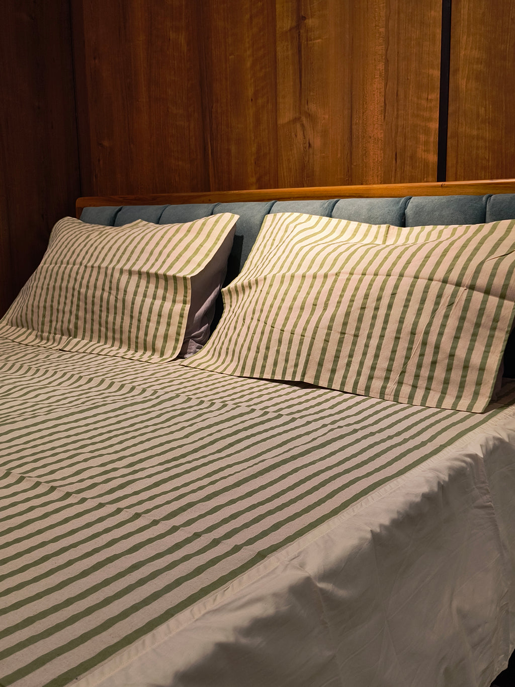 Queen Border Bedsheet Set