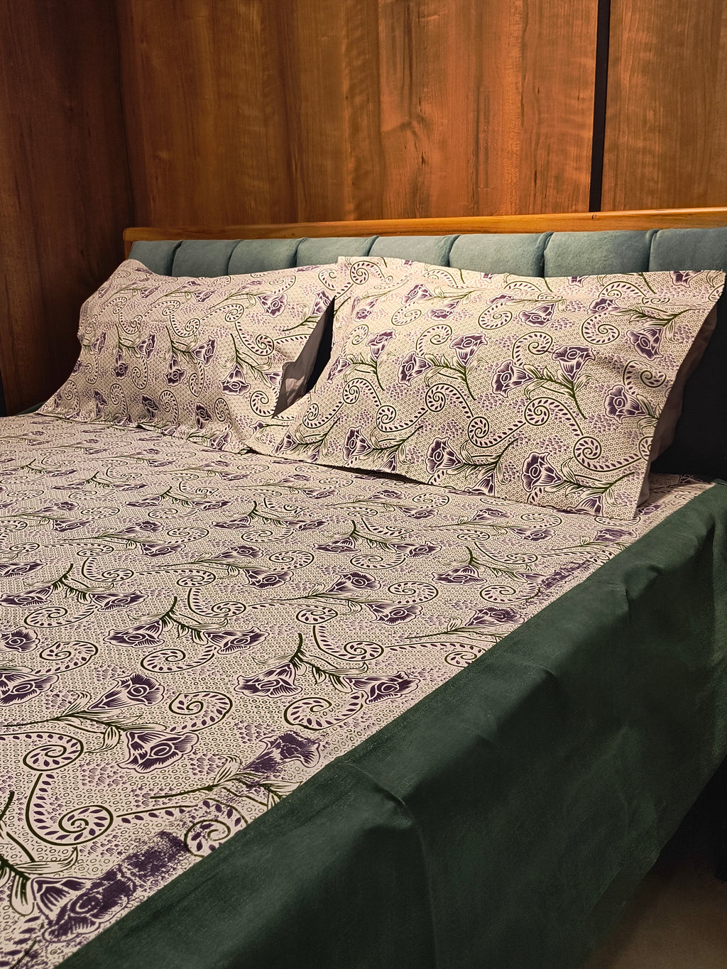 Queen Border Bedsheet Set
