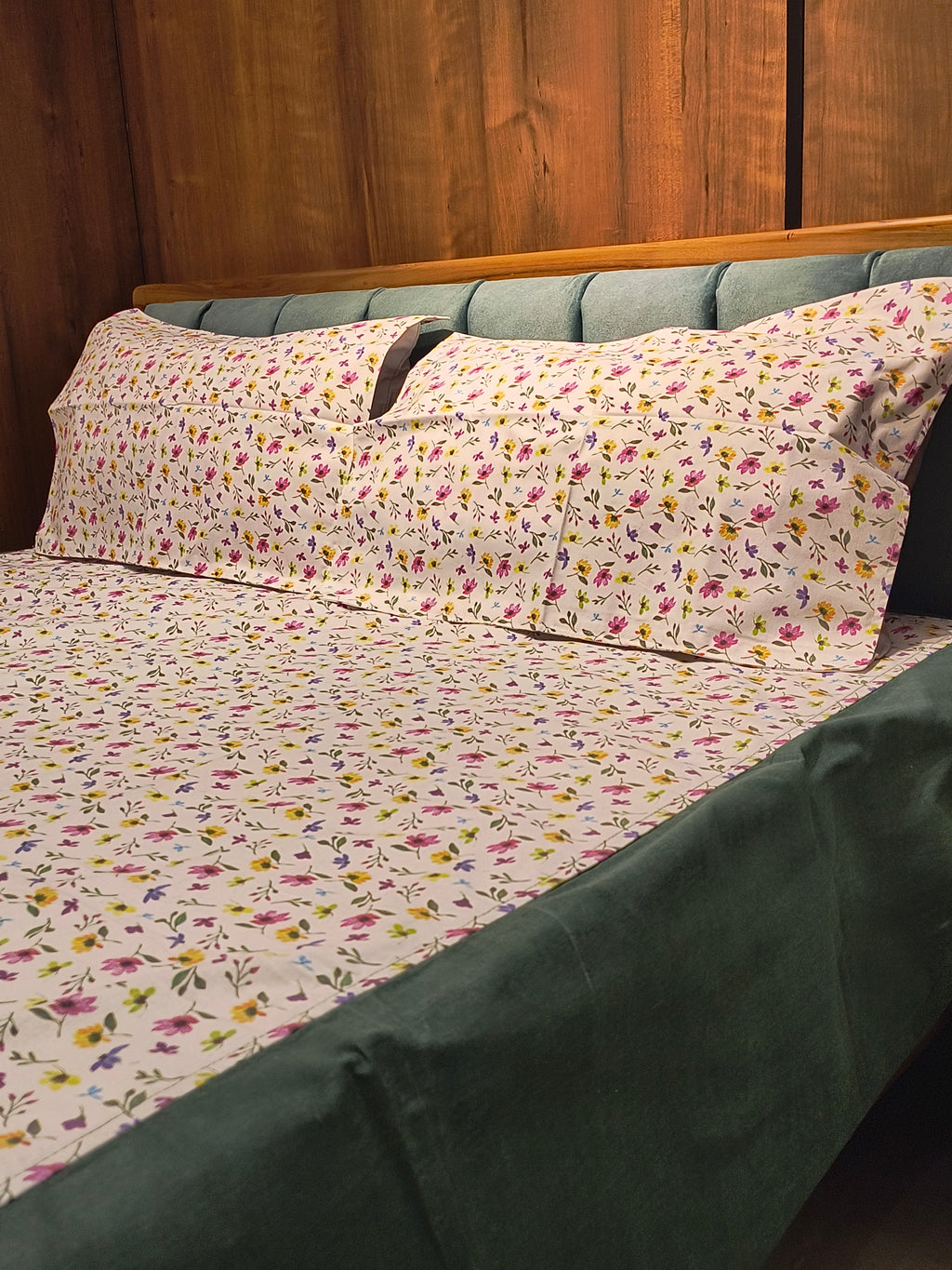 Queen Border Bedsheet Set