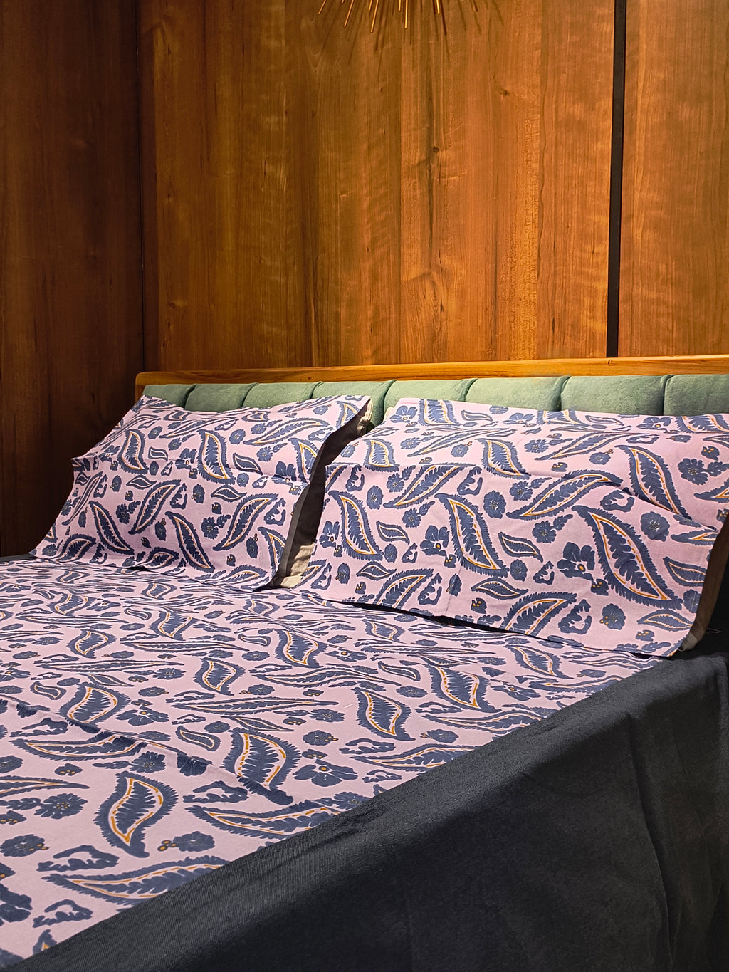 Queen Border Bedsheet Set