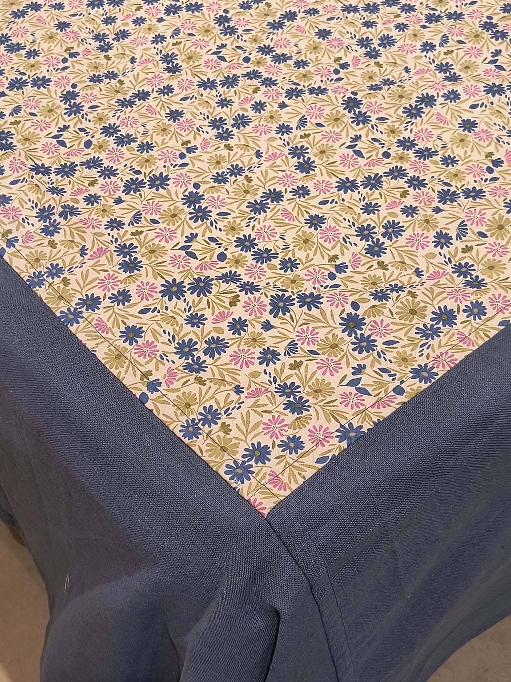 Queen Border Bedsheet Set