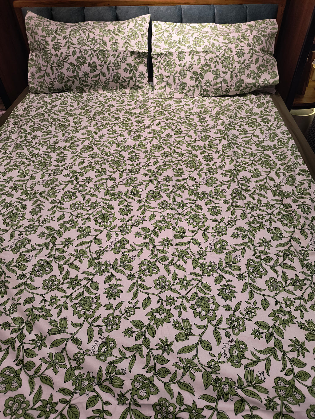 Queen Border Bedsheet Set