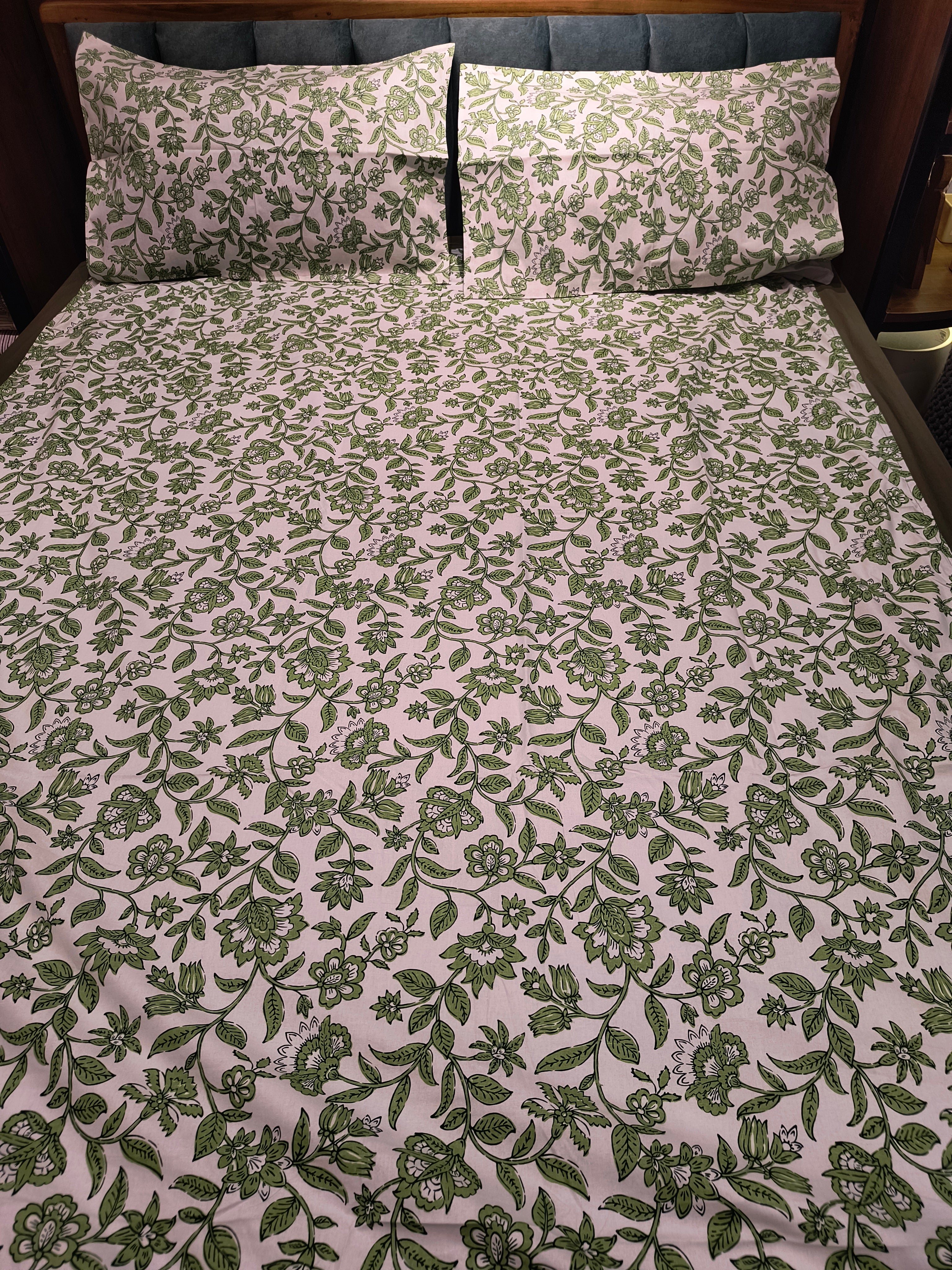 Queen Border Bedsheet Set