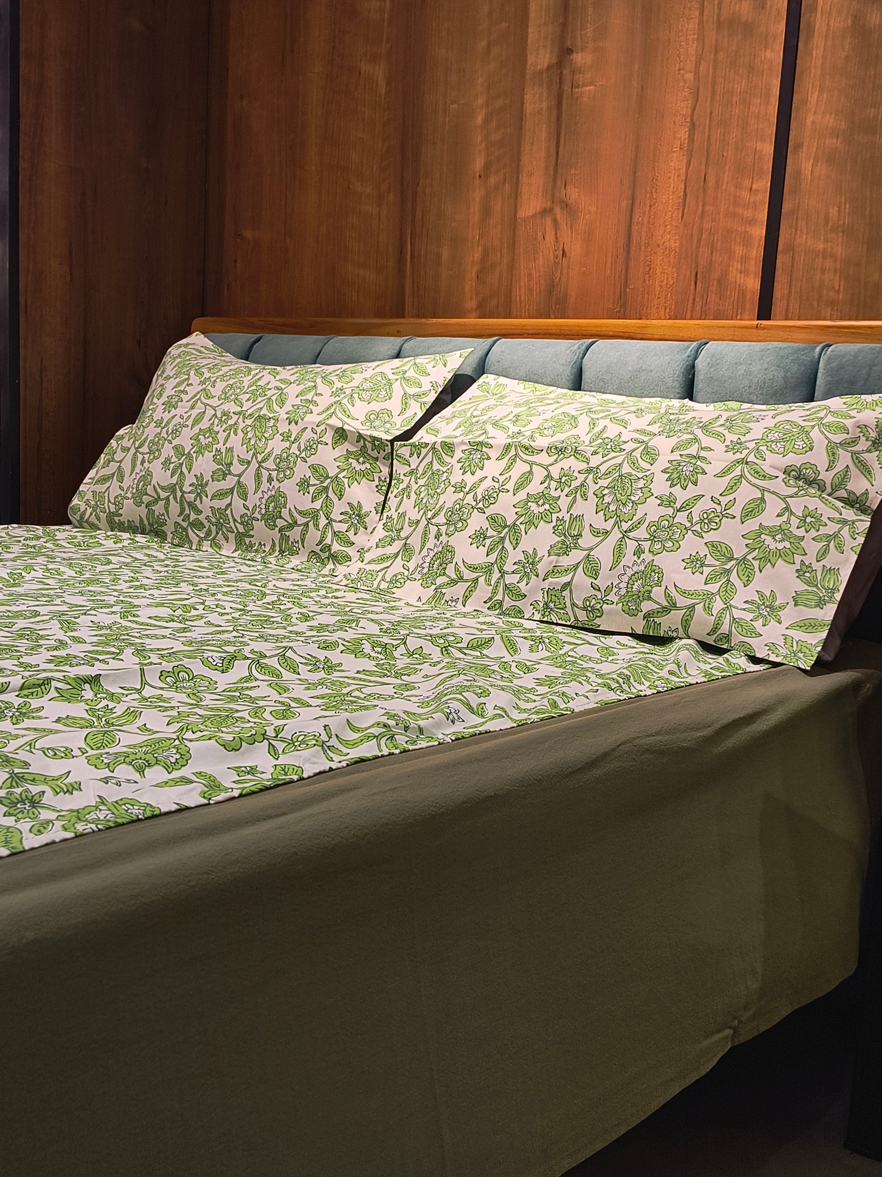 Queen Border Bedsheet Set
