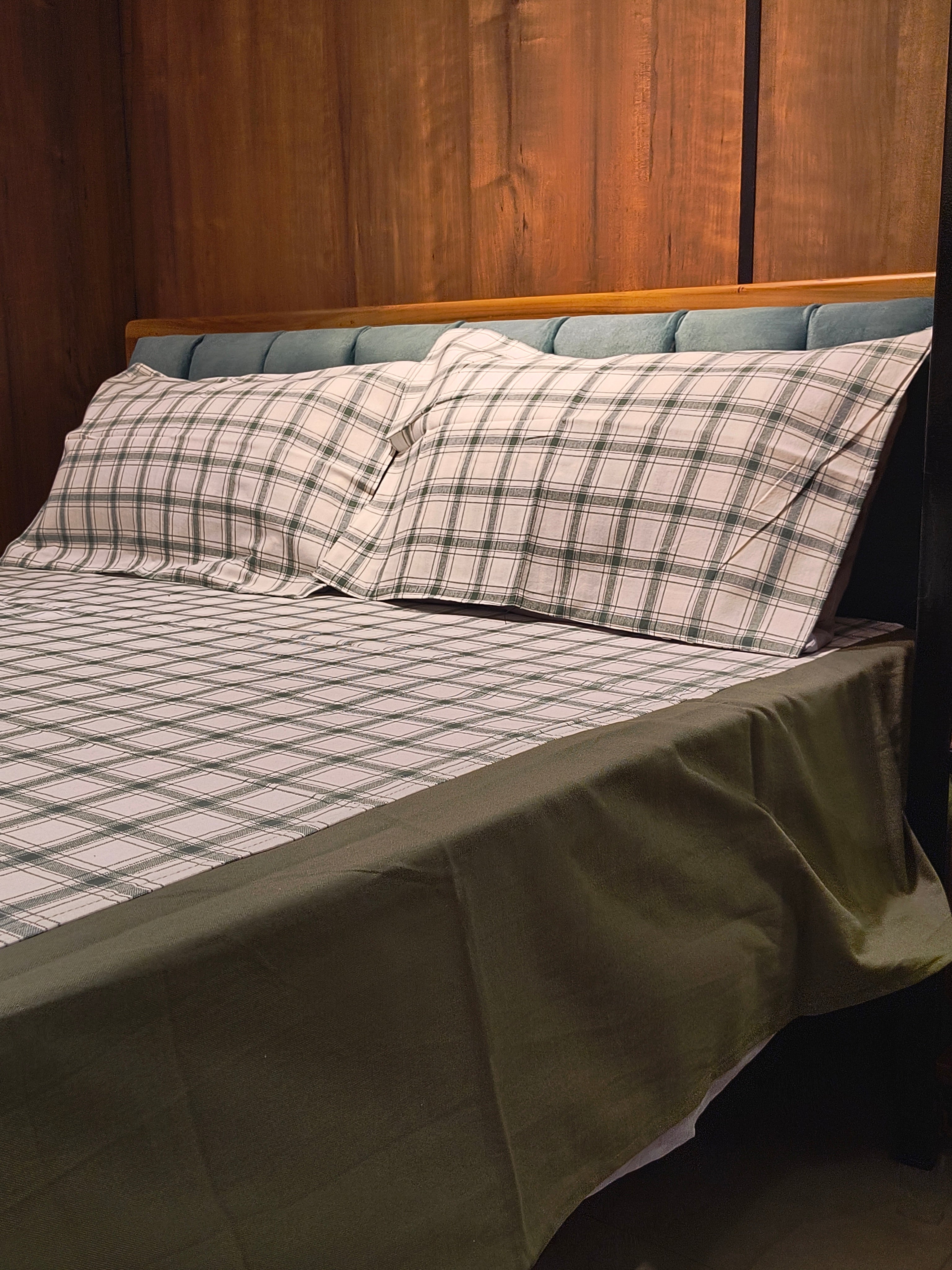 Queen Border Bedsheet Set