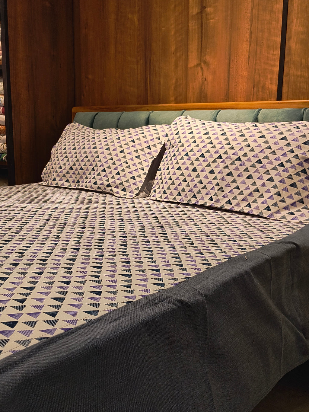 Queen Border Bedsheet Set