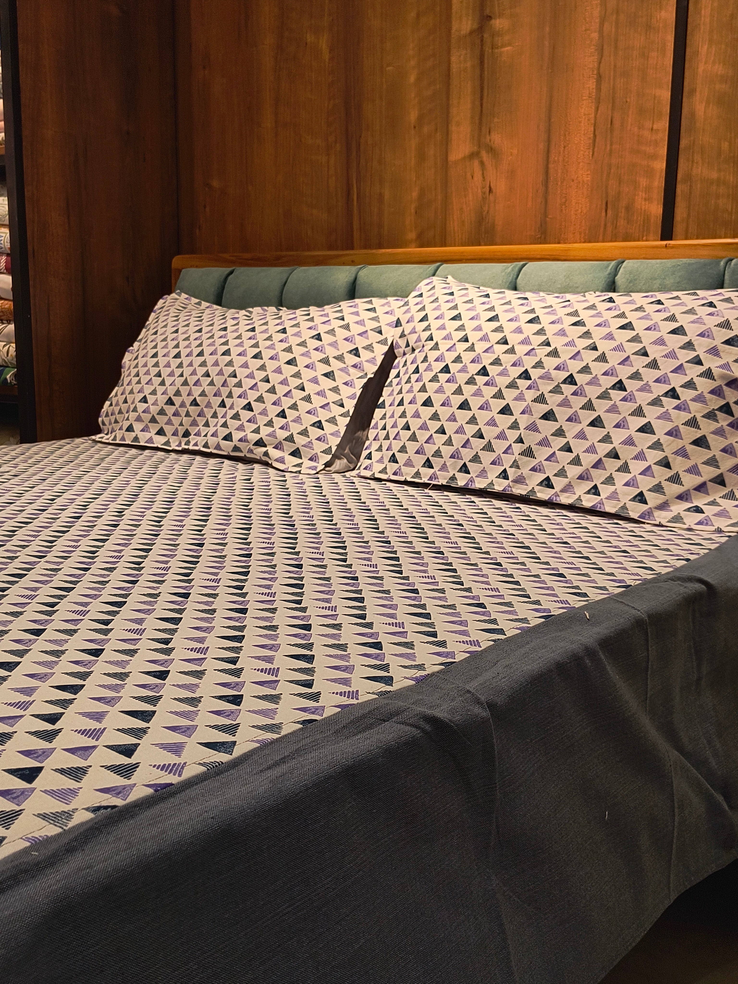Queen Border Bedsheet Set