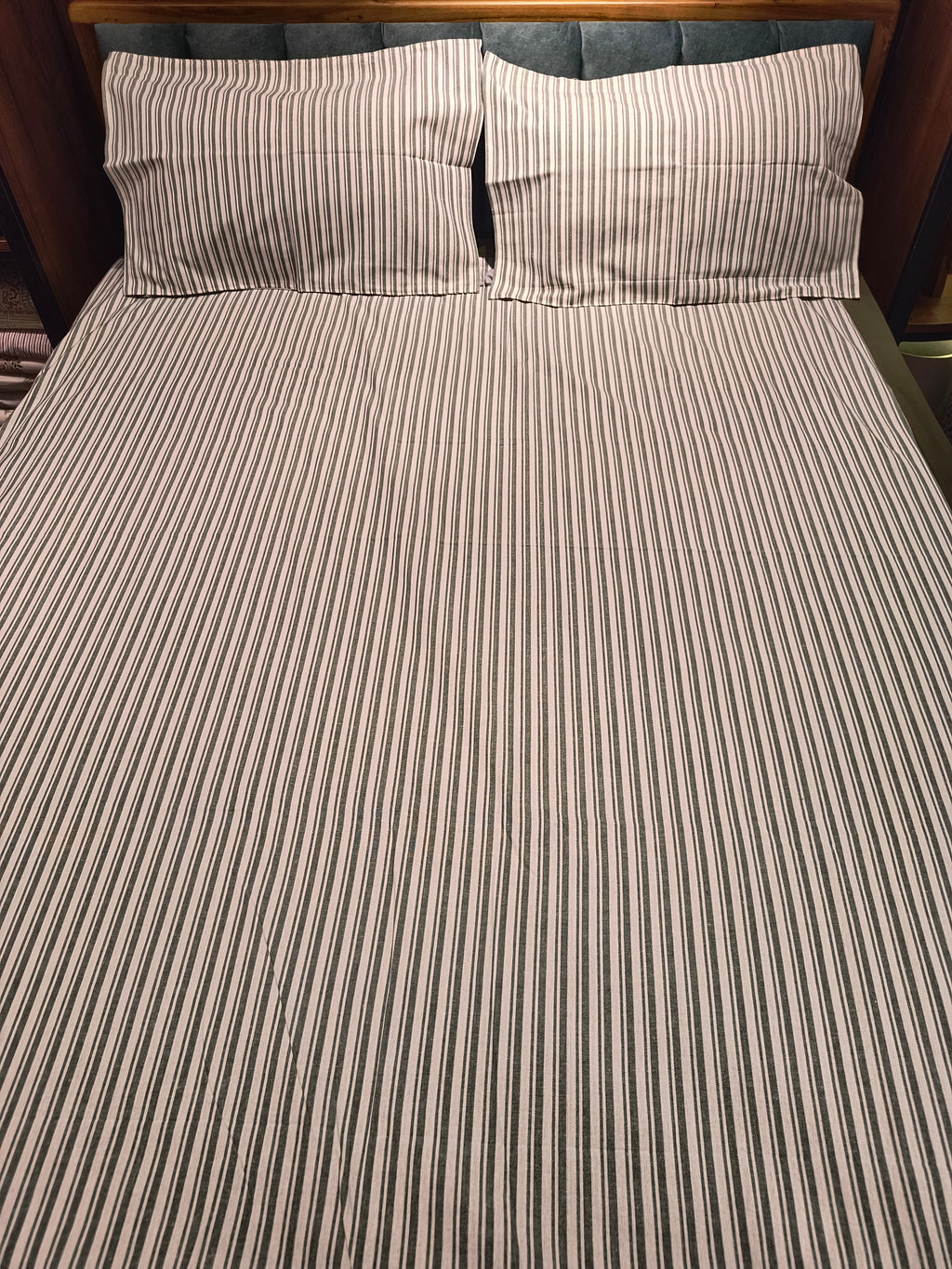 Queen Border Bedsheet Set