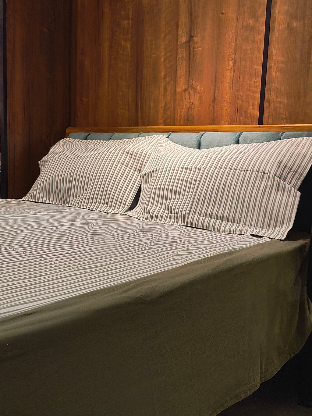 Queen Border Bedsheet Set