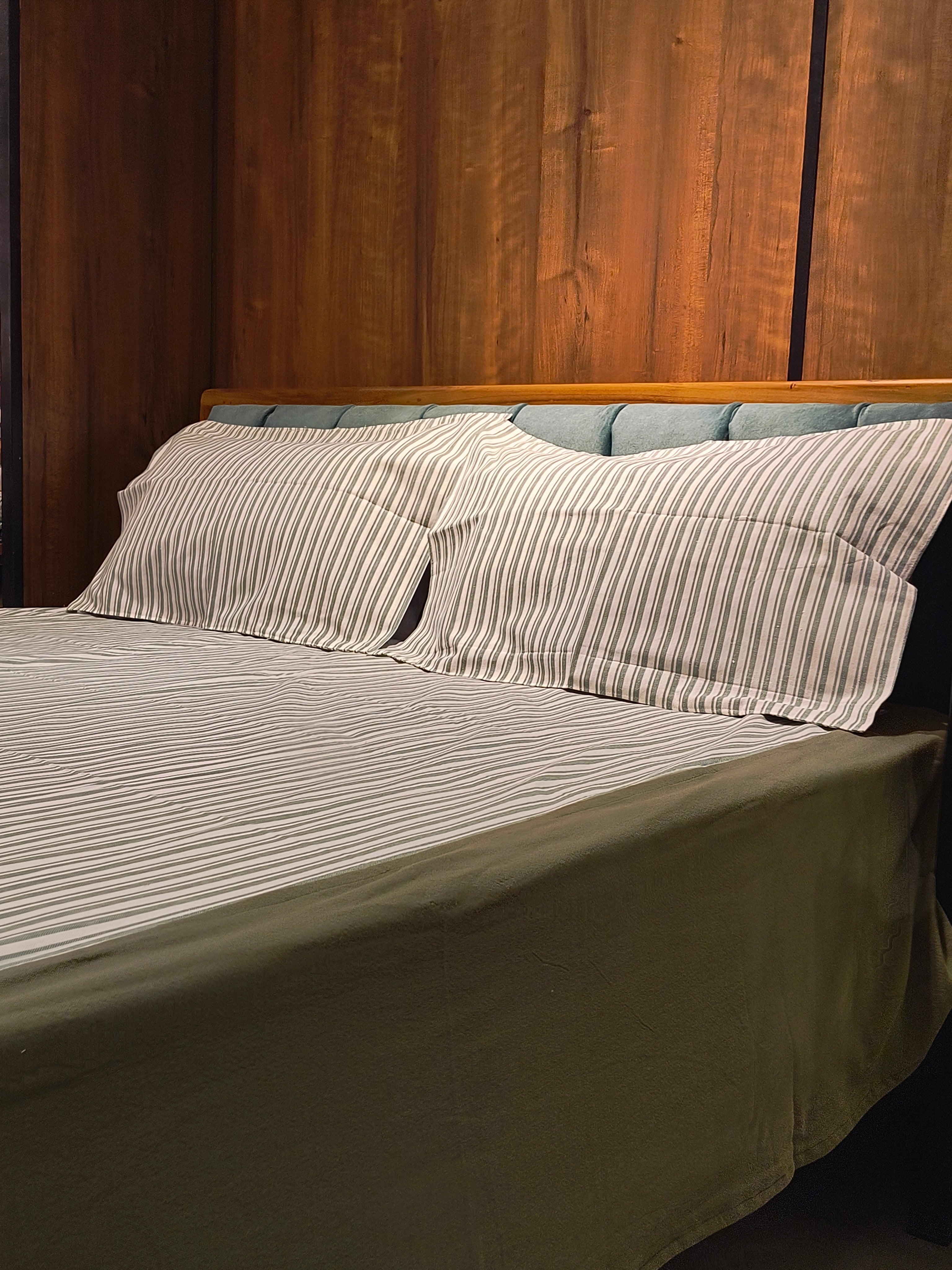 Queen Border Bedsheet Set