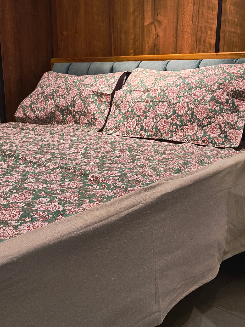 Queen Border Bedsheet Set