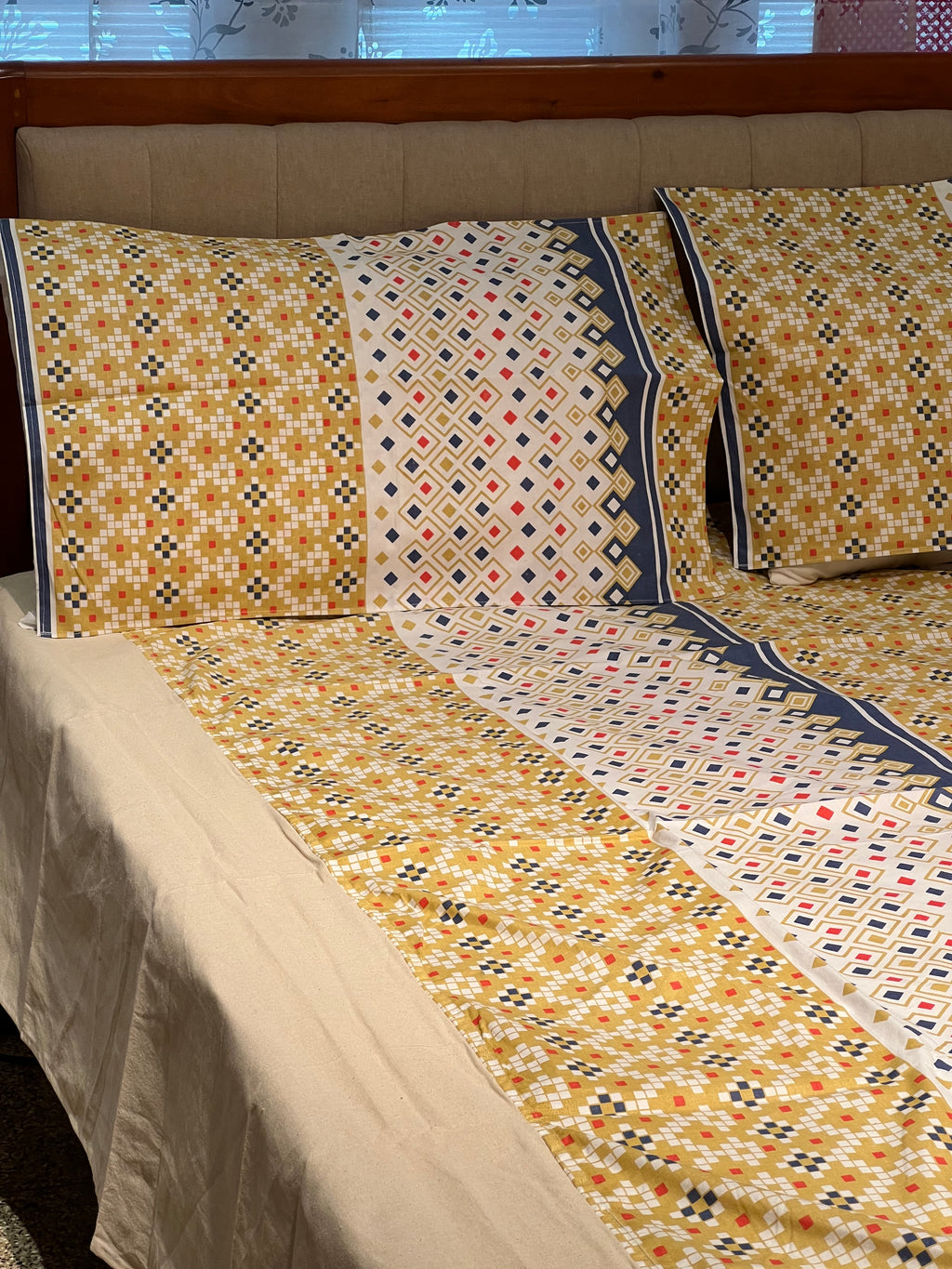 Queen Size Border Bedsheet