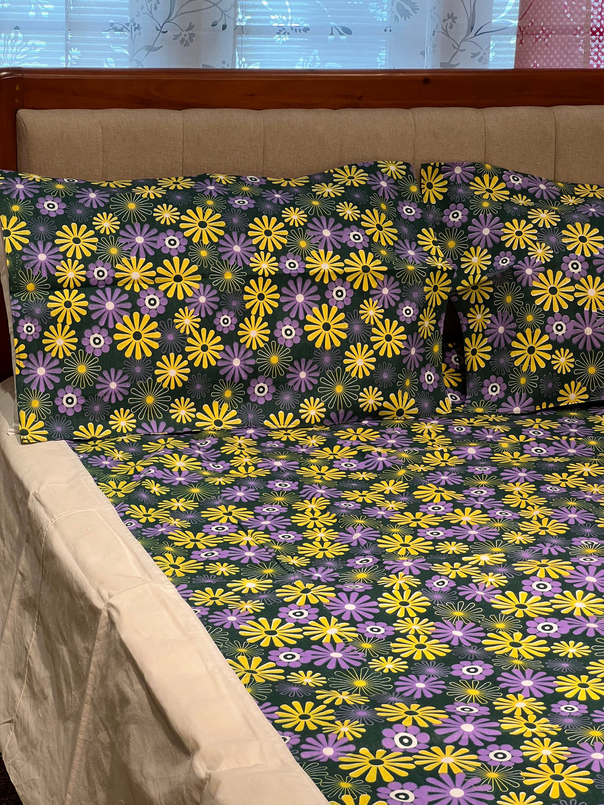 Queen Size Border Bedsheet