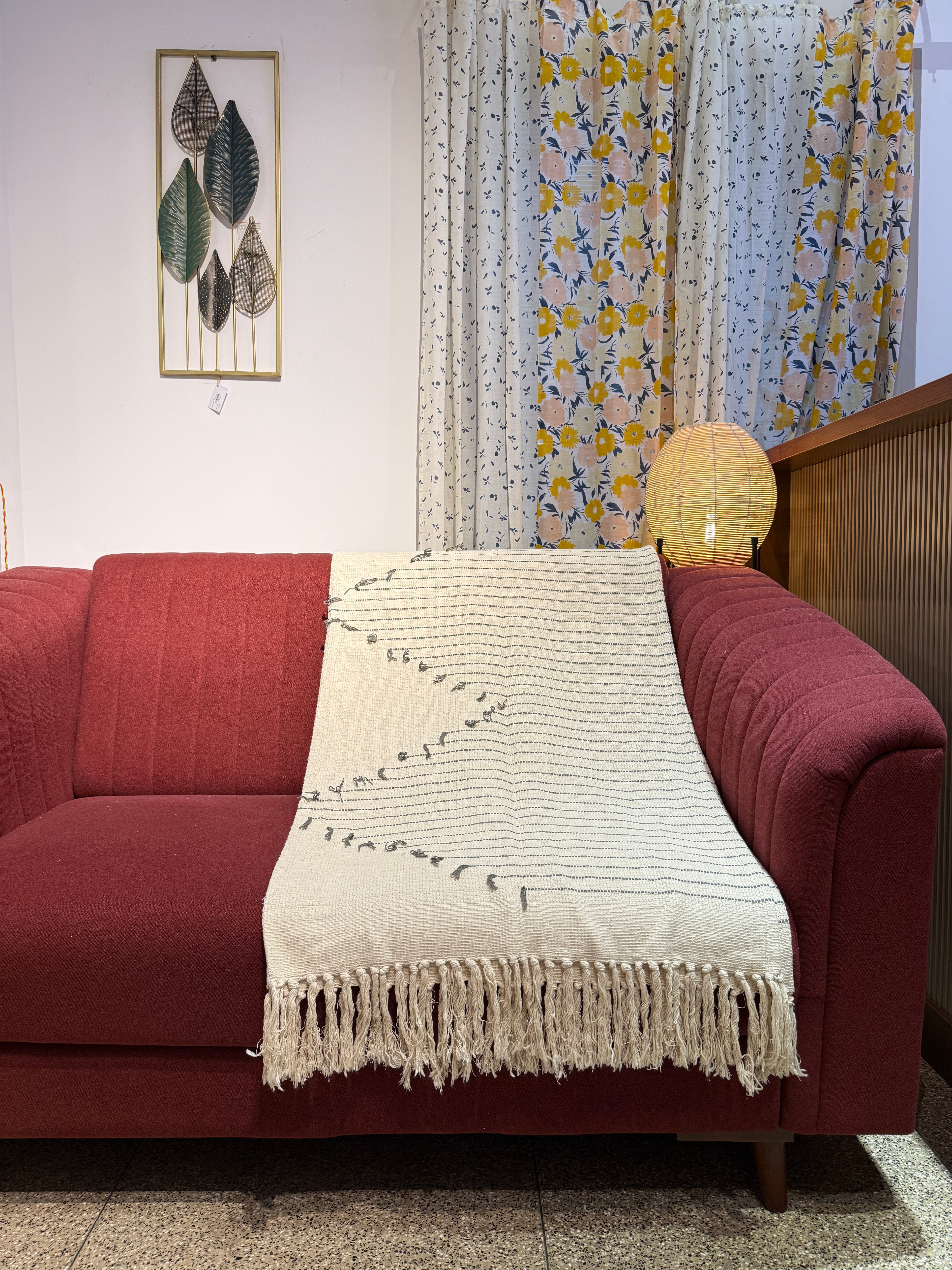 SOFA THROW OFF WHITE AND GREY