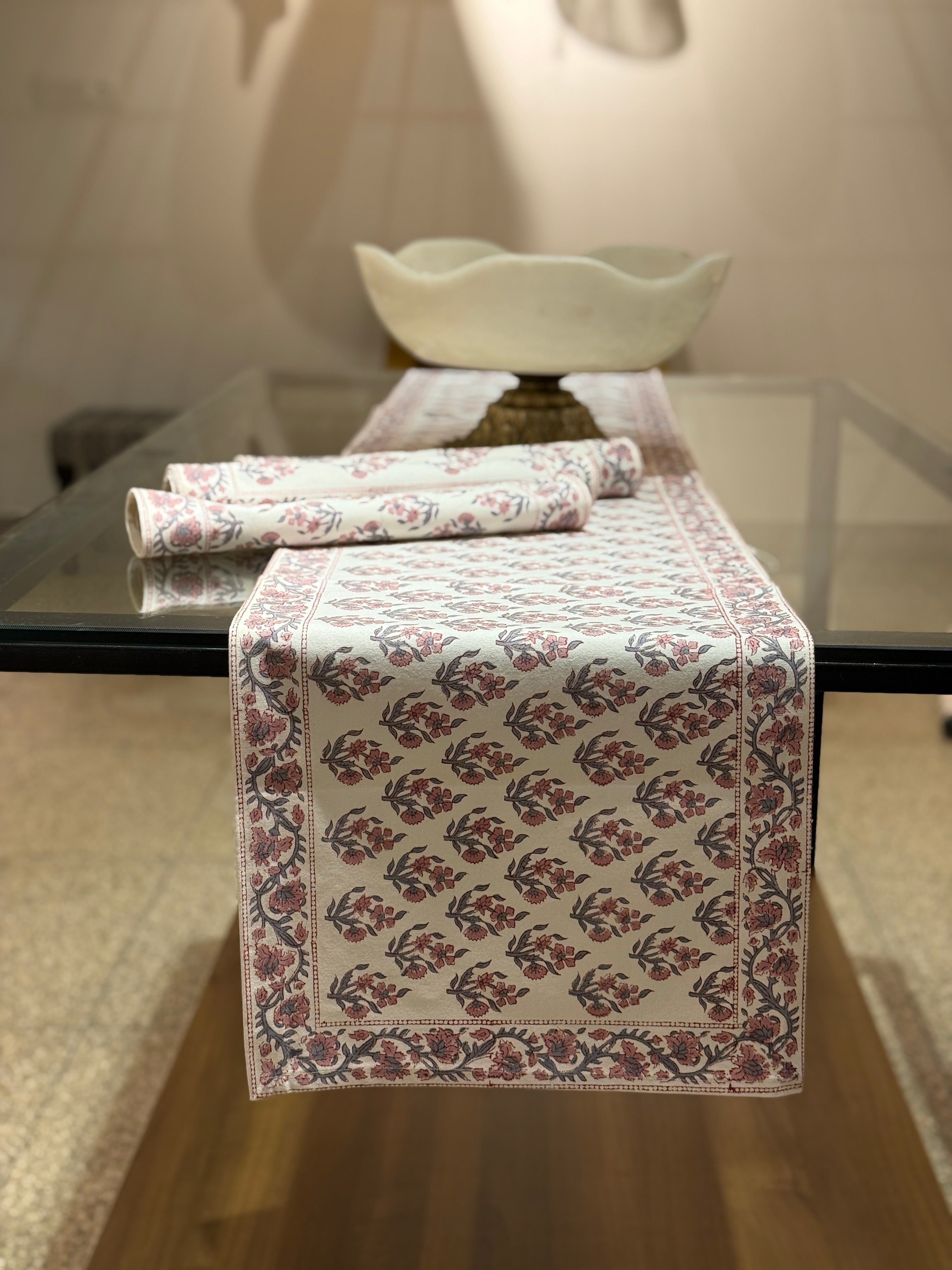 Table Runner and Matching 6-piece Mat Set