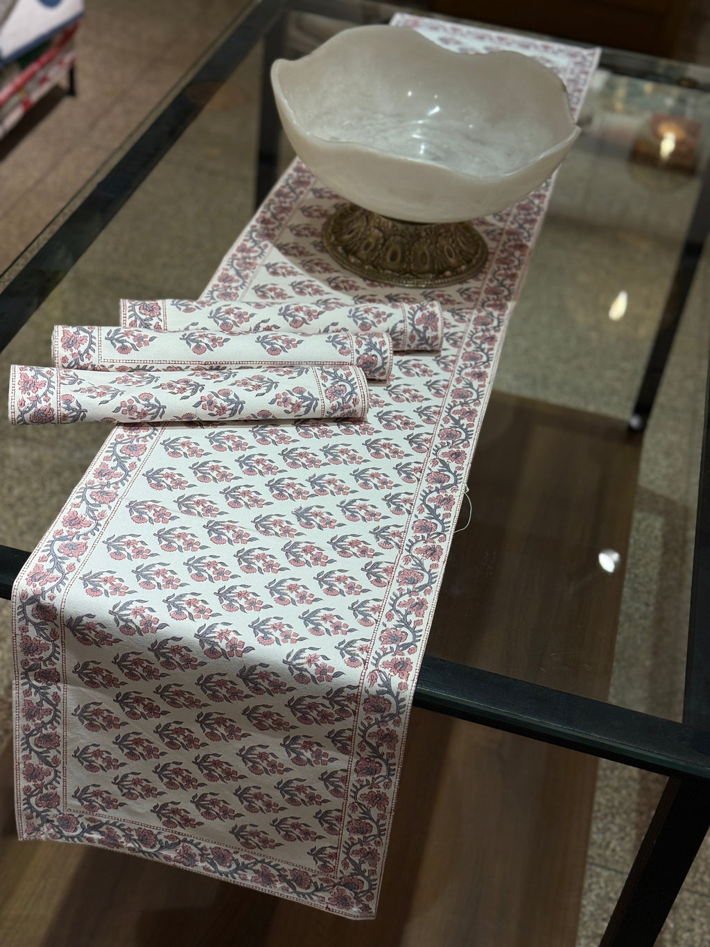 Table Runner and Matching 6-piece Mat Set