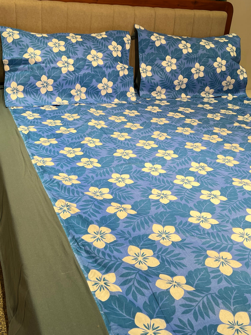 Queen Size Border Bedsheets