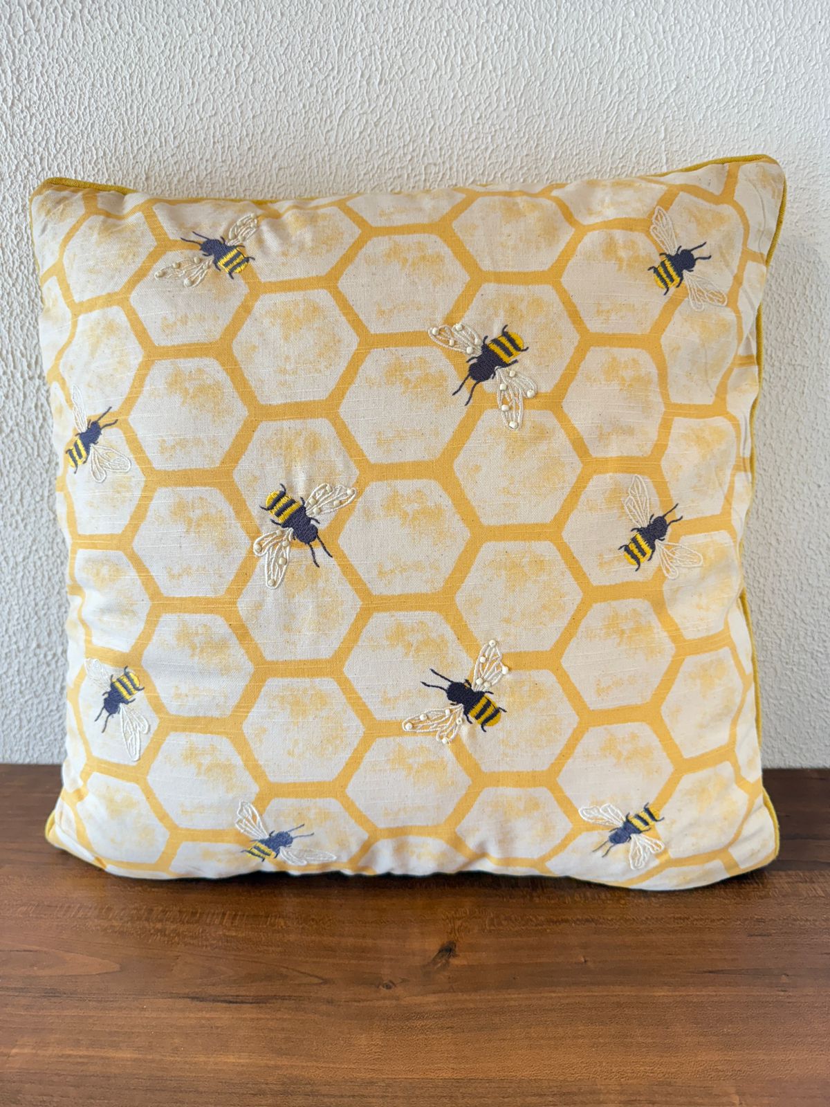 CUSHION 18X18