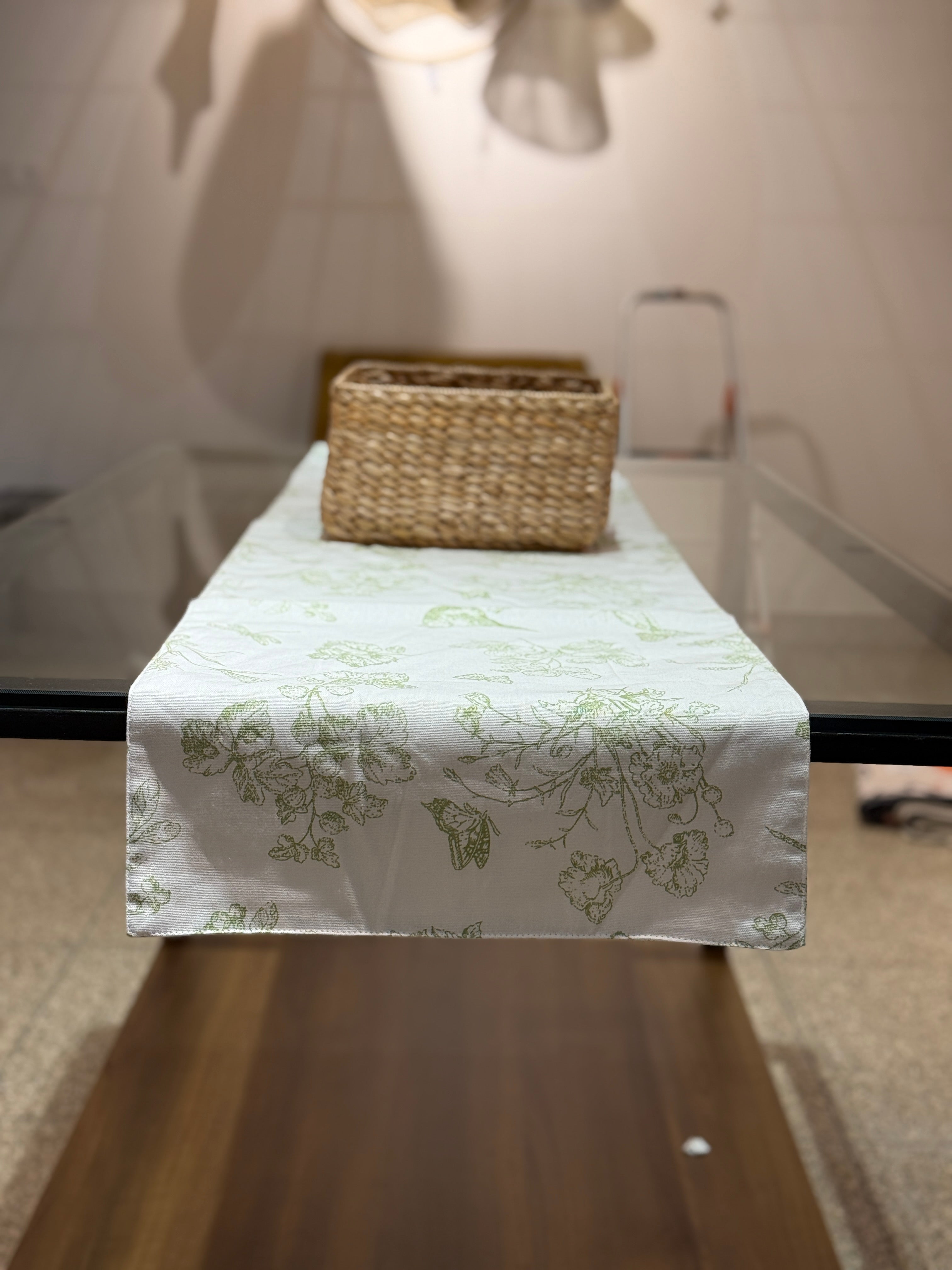 Table Runner in White Floral