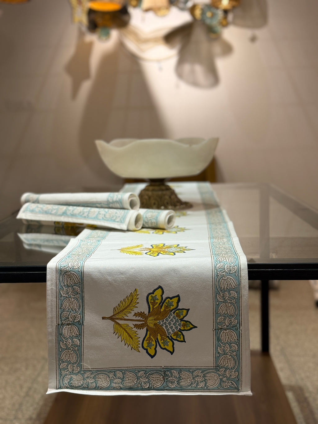 Table Runner and Matching 6-piece Mat Set