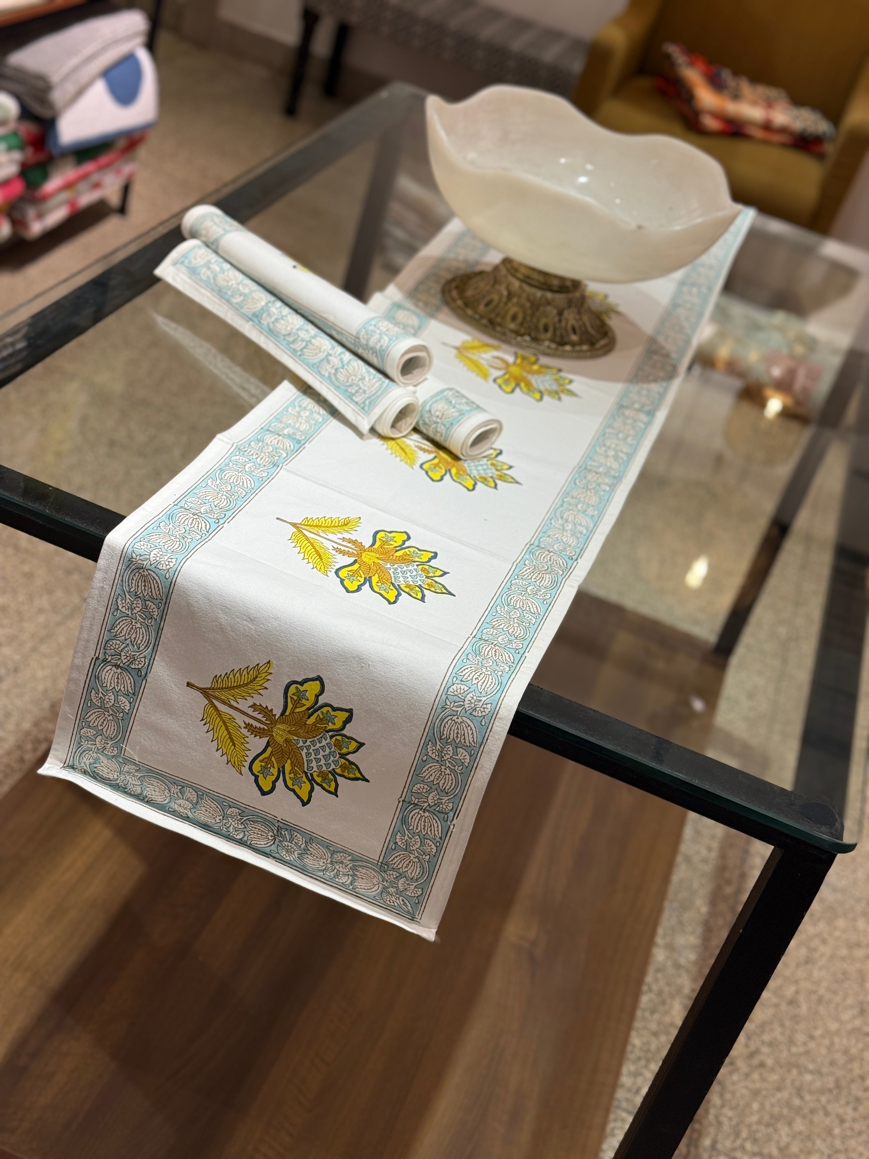 Table Runner and Matching 6-piece Mat Set