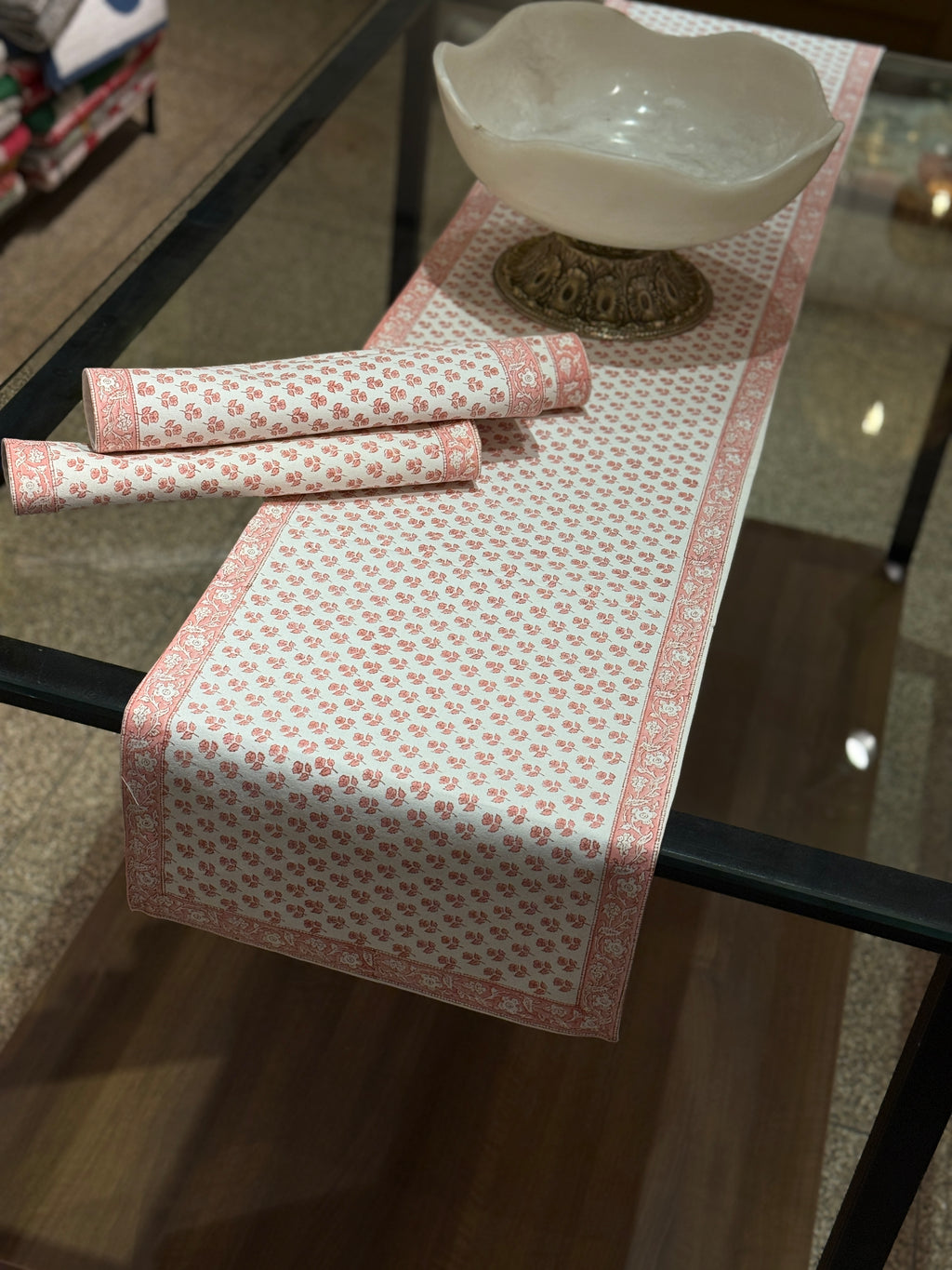 Table Runner and Matching 6-piece Mat Set