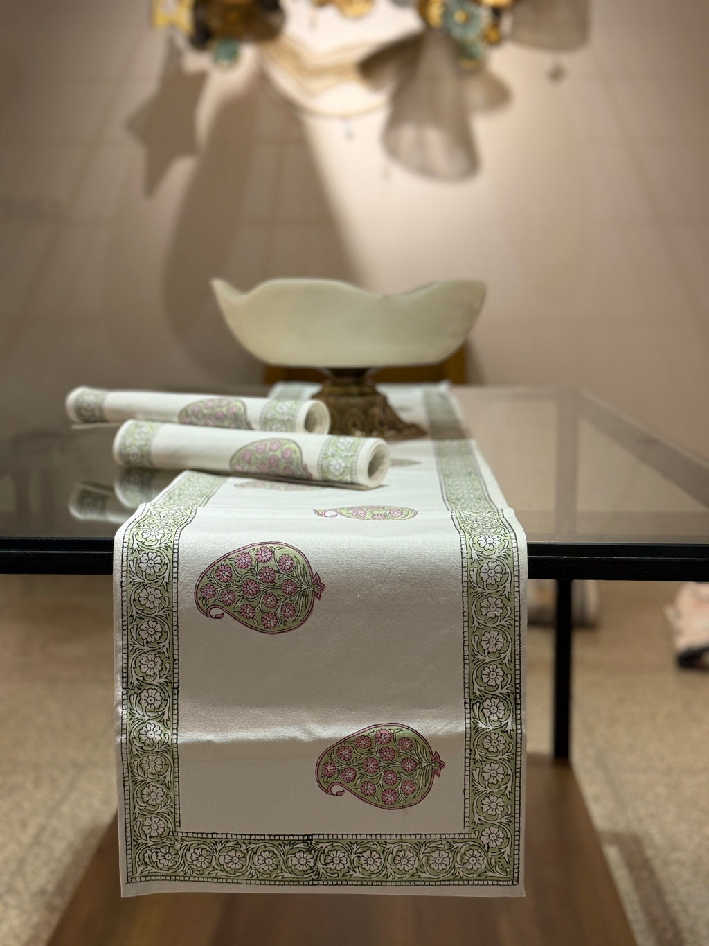 Table Runner and Matching 6-piece Mat Set